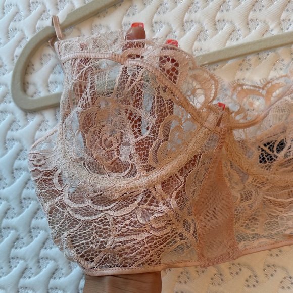 Delicate Lace Underwire Bra in Peach - Picture 3 of 6